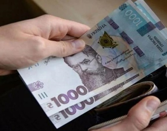 Мінімальна зарплата в Україні у 2025 році – лише 8 000 грн. Як вижити на мінімалку? Економія, соціальні пільги, додаткові підробітки та реальні поради.