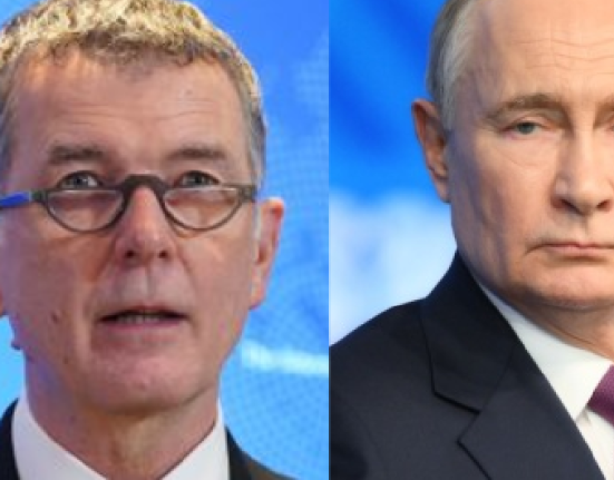 Глава MI6 Річард Мур заявив Reuters, що Путін "відкусив більше, ніж може проковтнути". Читайте, чому війна проти України руйнує росію зсередини.