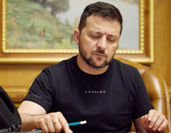 Президент Зеленський оголосив про керований експорт української зброї. Дізнайтесь, які види підуть на продаж і що це дасть армії.