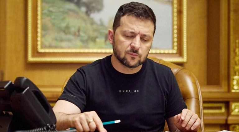 Президент Зеленський оголосив про керований експорт української зброї. Дізнайтесь, які види підуть на продаж і що це дасть армії.