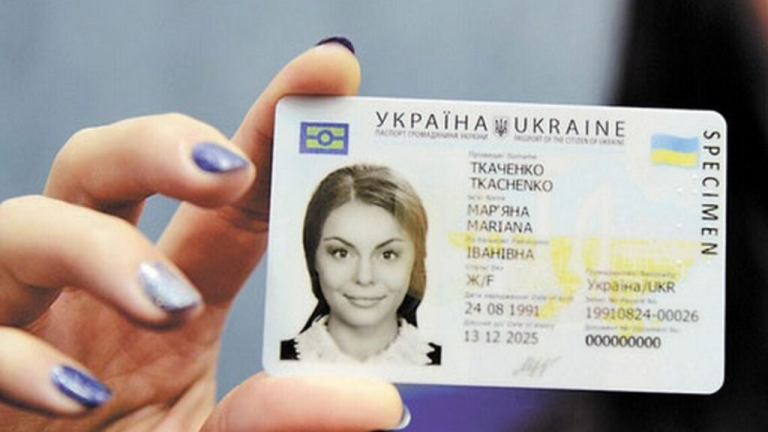 Дізнайтесь, як отримати водійські права у 2025 році, які є ціни на навчання, проблеми з корупцією та різниця цін по регіонах. Корисні поради для водіїв.