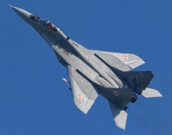 Російські винищувачі здійснили низький проліт над польською платформою Petrobaltic. Європейські країни підвищують безпеку в Балтійському морі.