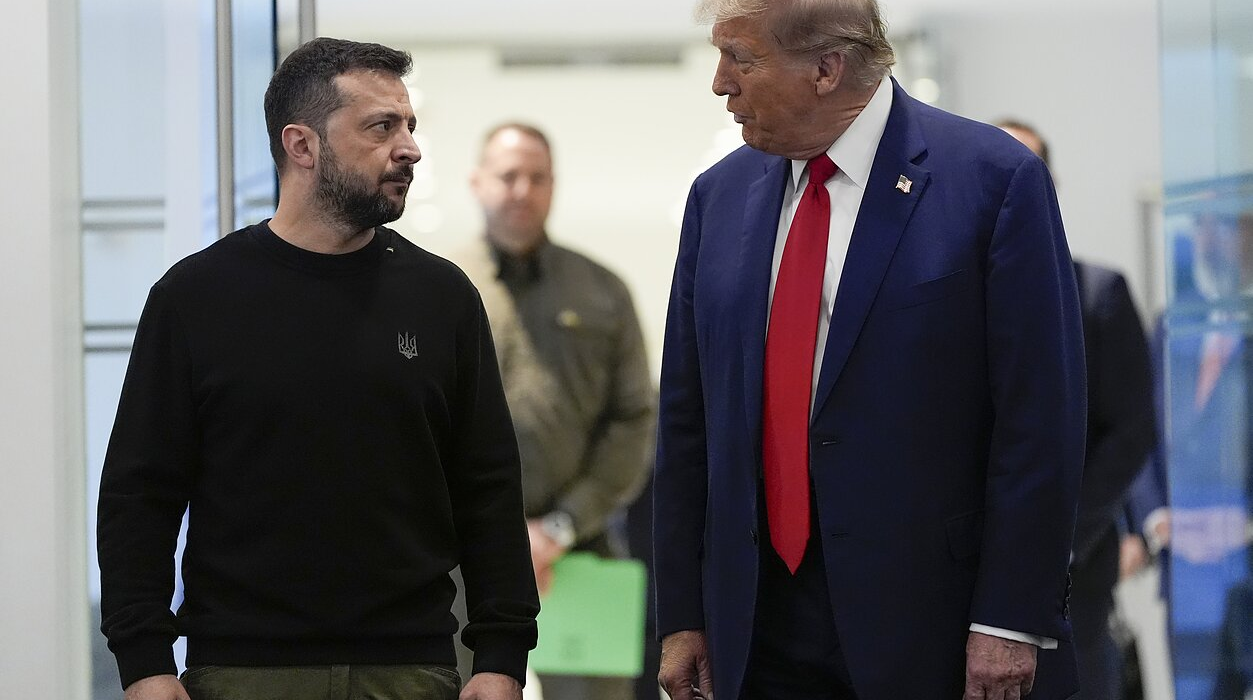 Дональд Трамп висловив чітку підтримку праву України на удари по російській енергетичній інфраструктурі у відповідь на агресію. Деталі заяви Зеленського.