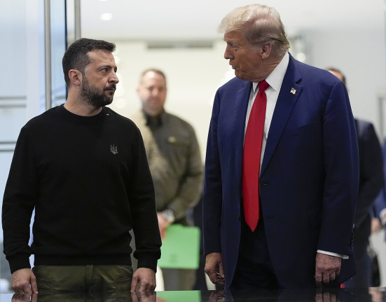 Дональд Трамп висловив чітку підтримку праву України на удари по російській енергетичній інфраструктурі у відповідь на агресію. Деталі заяви Зеленського.