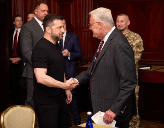 Президент України заявив, що під час візитів спецпредставника США Кіта Келлога російські атаки зменшуються, а кияни можуть спокійно спати.