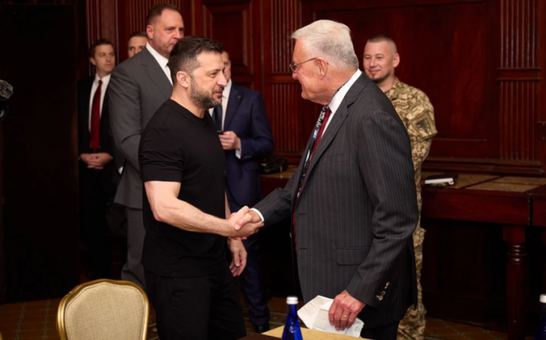 Президент України заявив, що під час візитів спецпредставника США Кіта Келлога російські атаки зменшуються, а кияни можуть спокійно спати.