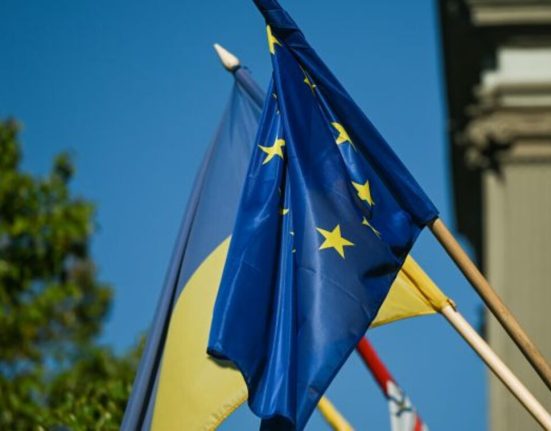 Європейський Союз оголосив розмір репараційного кредиту для України — до 130 мільярдів євро, що базуються на заморожених активах Росії.
