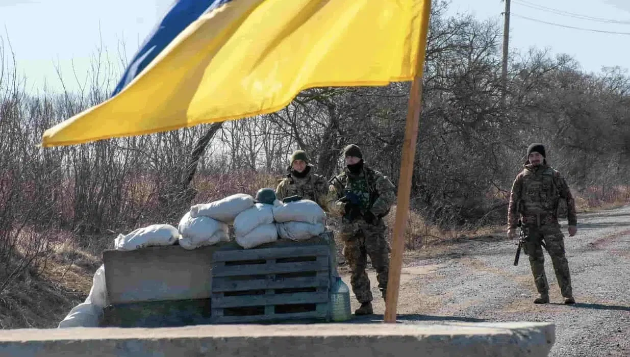 Скільки українців готові до компромісу щодо Донеччини — результати КМІС