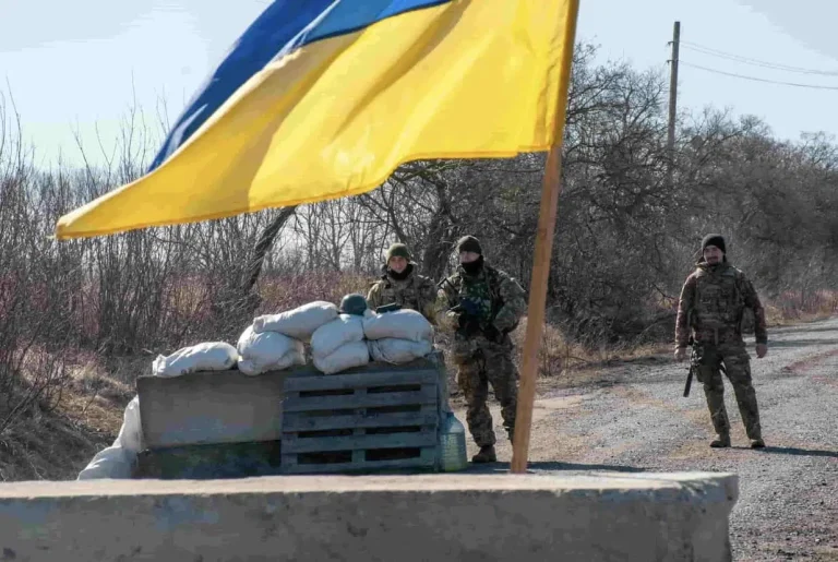 Скільки українців готові до компромісу щодо Донеччини — результати КМІС