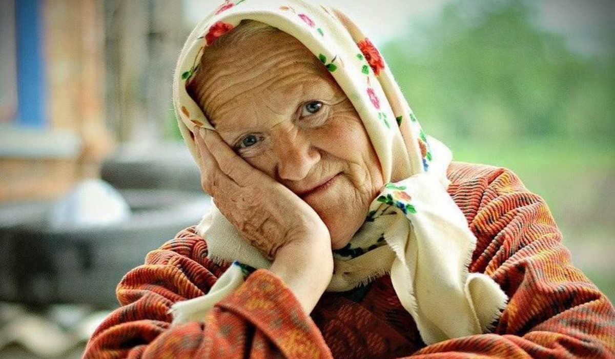 З 1 січня 2026 року мінімальна пенсія в Україні становитиме 2595 грн. Уряд також підвищує прожитковий мінімум для різних категорій населення.