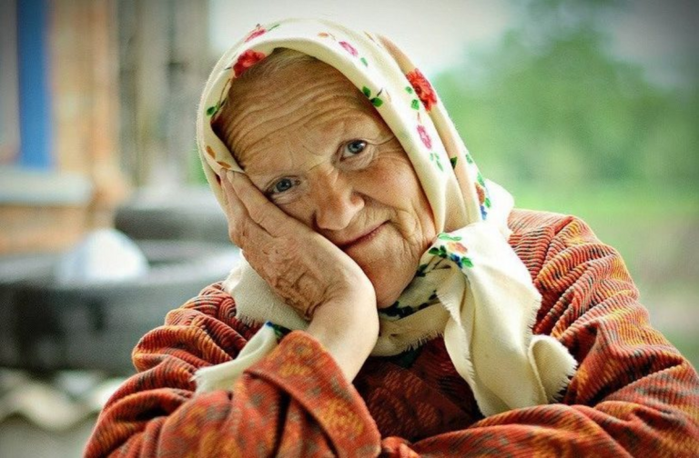З 1 січня 2026 року мінімальна пенсія в Україні становитиме 2595 грн. Уряд також підвищує прожитковий мінімум для різних категорій населення.