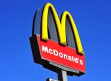 McDonald’s вперше додає енергетики Red Bull до свого меню: склад, ціна та чи з’являться в Україні