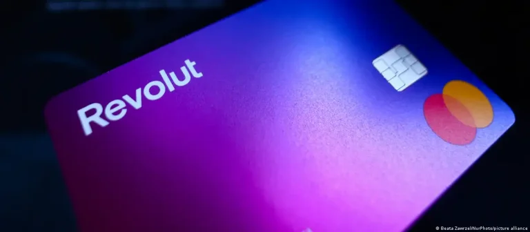 Revolut призупиняє надання послуг в Україні: що зміниться для клієнтів та як вивести кошти