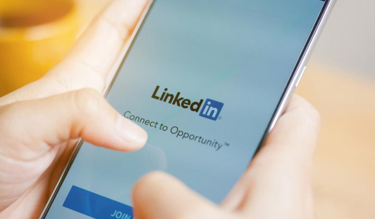 Як LinkedIn став платформою для «тихого стеження» і як захистити свою приватність