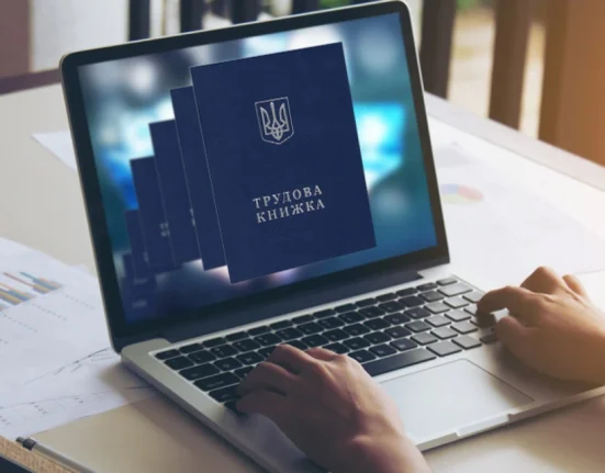 Як оцифрувати трудову книжку до 10 червня: пояснення та поради