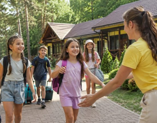 Безкоштовна путівка до дитячого табору в Україні у 2026 році: хто має право на неї та як оформити документи