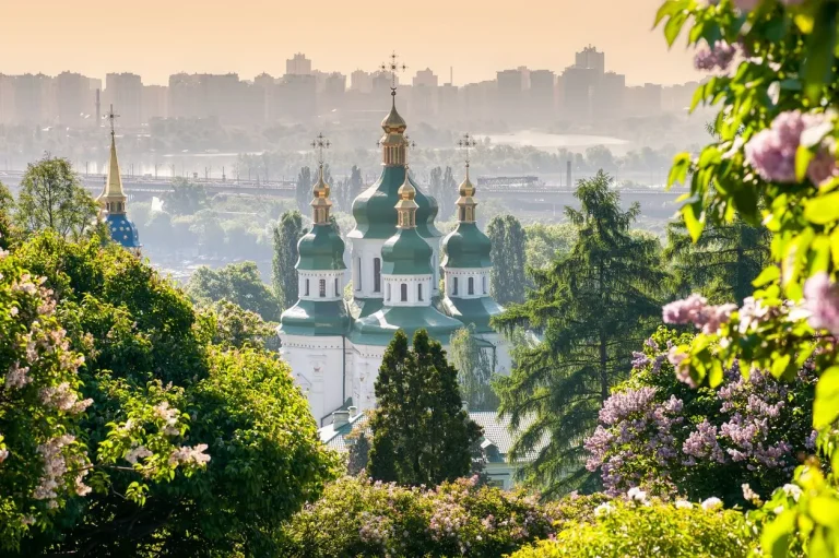 Коли Трійця у 2026 році: дата, традиції та що не можна робити цього дня