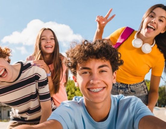 Як захистити відбитки пальців при фото в соцмережах: поради фахівців