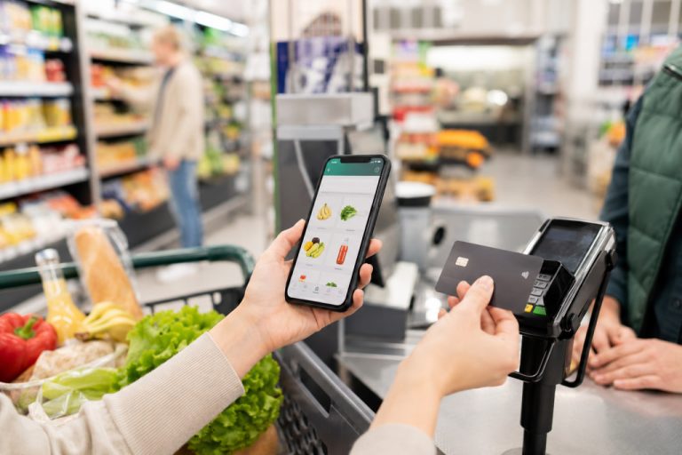 Чим відрізняється QR-код АТБ від Ексклюзивної карти: де які знижки та як вигідніше купувати