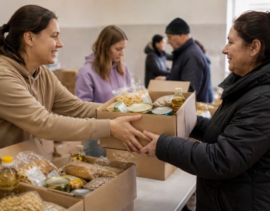 Безкоштовні набори продуктів для українців: хто може подати заявку та як отримати допомогу