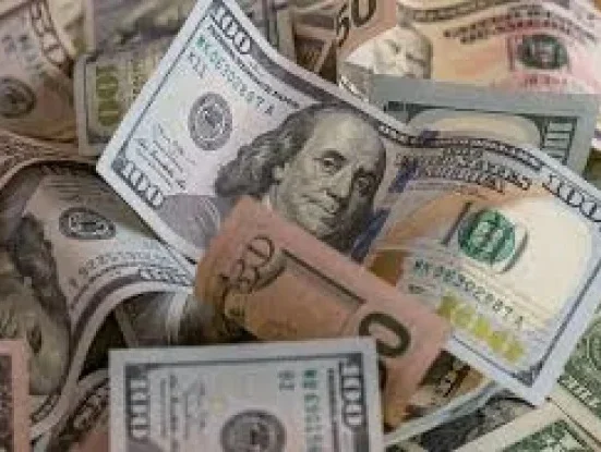 Курс долара перевищив 45 грн: чого чекати українцям далі