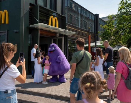 McDonald’s запустив тур «Гримаса»: де і коли можна побачити персонажа у Києві, Дніпрі, Одесі та Львові