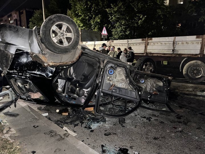 У Львові сталася сутичка через ТЦК: натовп пошкодив авто, Садовий прокоментував інцидент