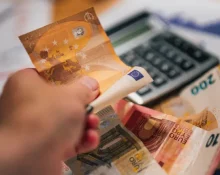 Як перевірити євро на справжність: проста інструкція без спеціальних приладів