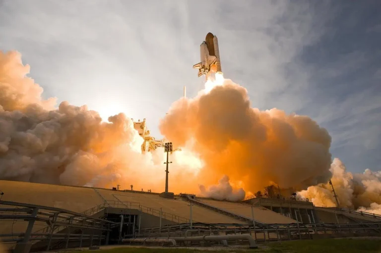 НЛО біля Starship чи ефект ракети: що відомо про дивний слід у небі
