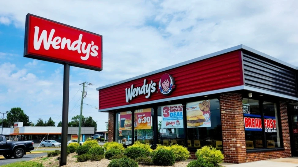 Wendy’s знову почала продавати бургер із 9 котлетами: де його можна скуштувати та скільки коштує легендарний T-Rex Burger