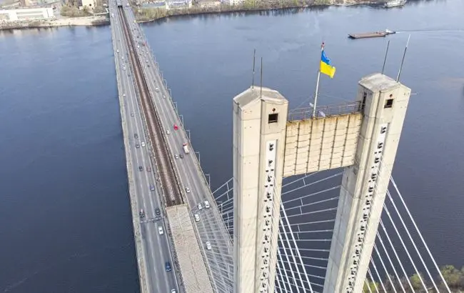У Києві після російської атаки перекрили мости: як курсує транспорт 2 жовтня
