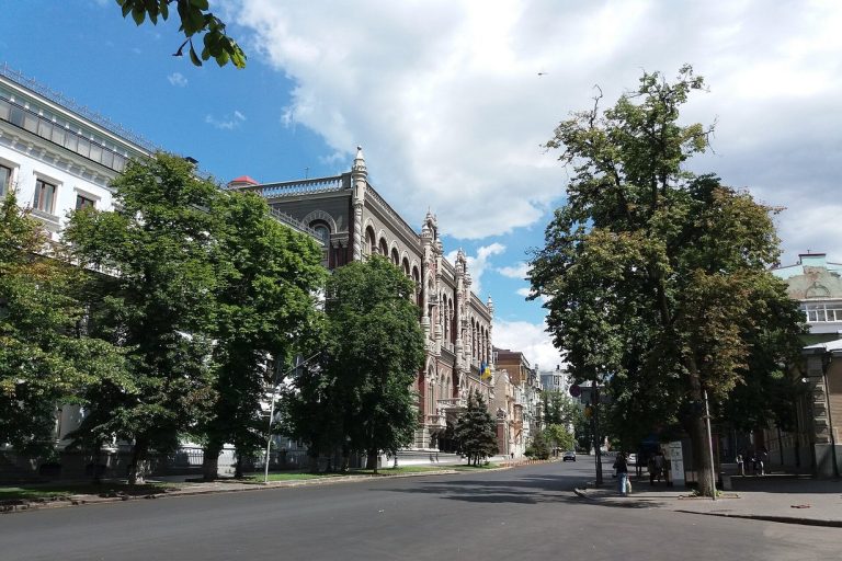 Будівля Національного банку України на Інститутській у Києві