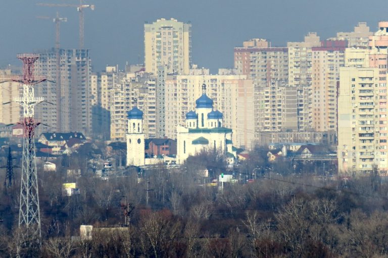 Багатоповерхові житлові будинки на київській Троєщині