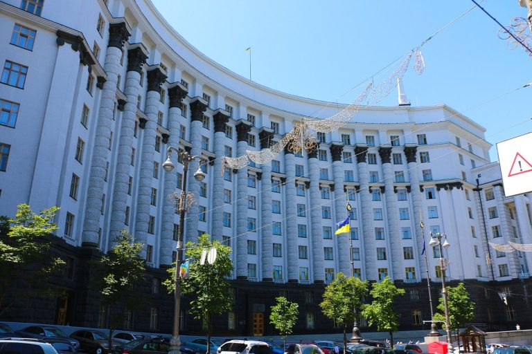 Будинок уряду України на вулиці Грушевського в Києві