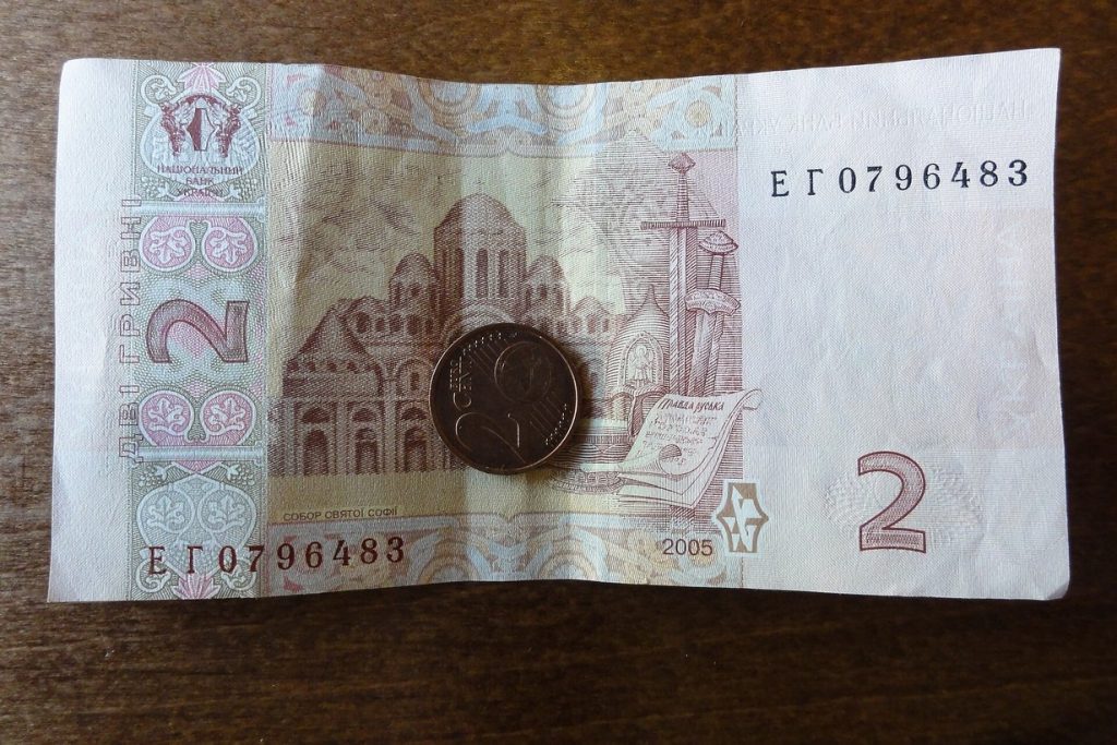 Купюра 2 гривні й монета — компенсація за затримку виплат