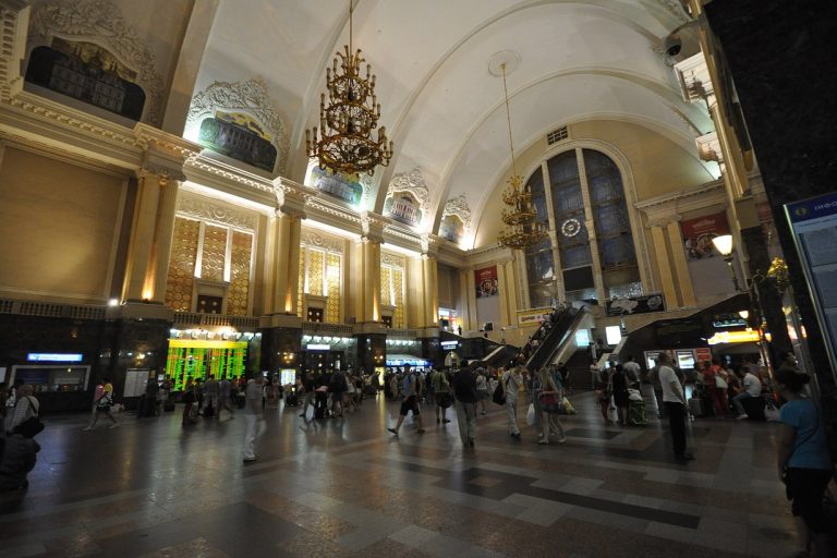 Зал Центрального залізничного вокзалу Києва