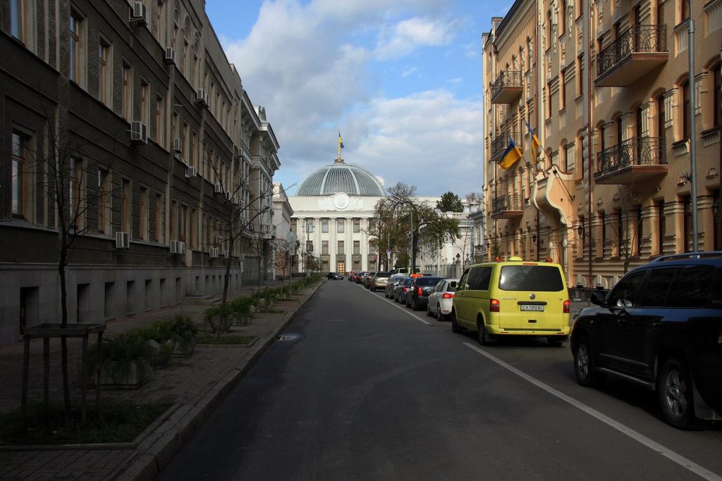 Будівля Верховної Ради України на вулиці Грушевського в Києві