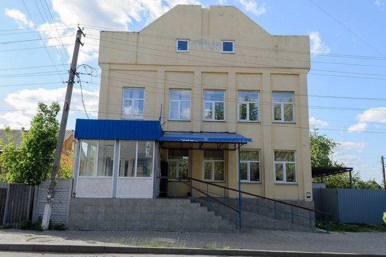 Будівля міського центру зайнятості в Люботині